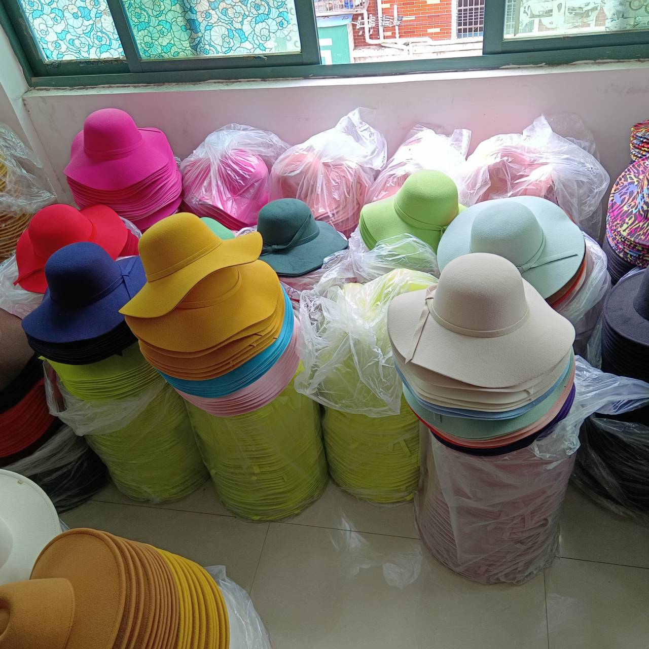 White Dome-shaped Ladies' Hat  - Hat Floppy Wide avis et prix